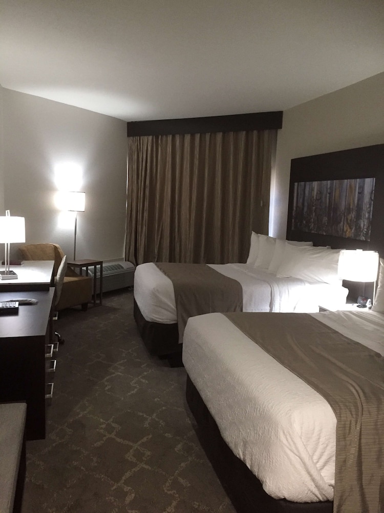 Aiden by Best Western Warm Springs Hotel and Event Center 11/44