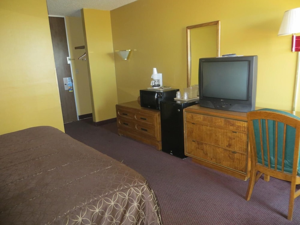 Days Inn Colorado Springs/Garden of the Gods 18/36