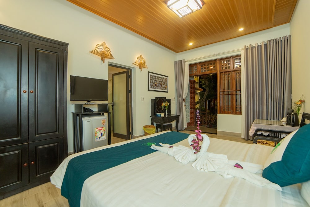 SUPERIOR, DOUBLE OR TWIN BED, GARDEN VIEW