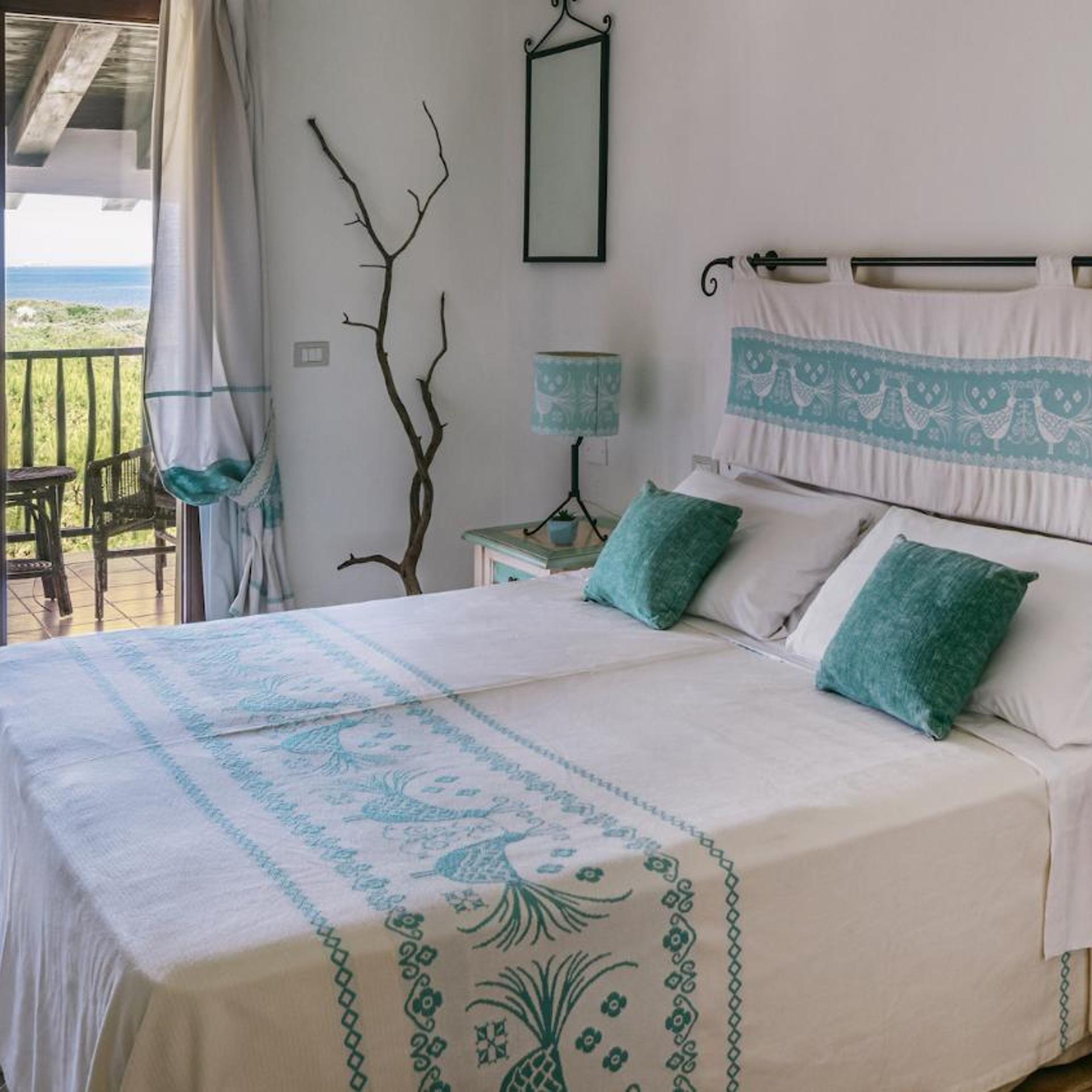 Deluxe, Double Bed, Lateral Side Sea View