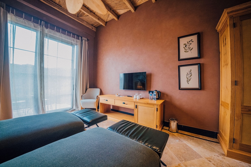 The Remote Hotel 6/44