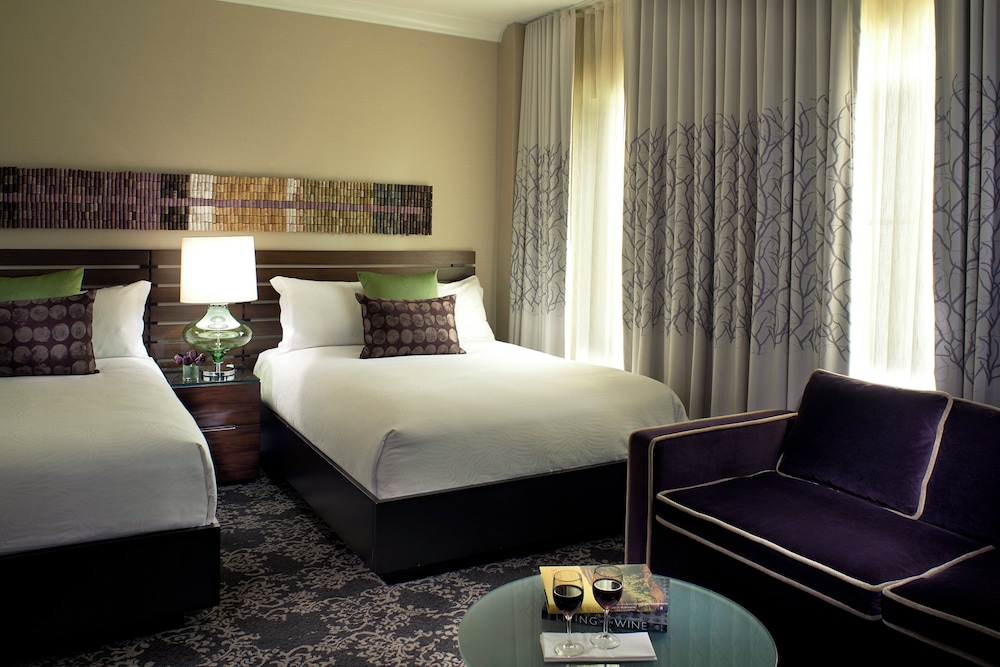 Premium, 2 Queen Beds, Street View