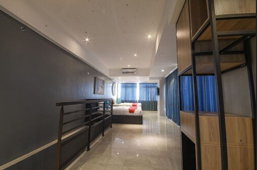 Pacific Skyloft Hotel 2/66