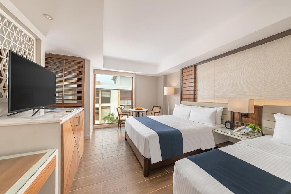 Henann Crystal Sands Resort 14/40