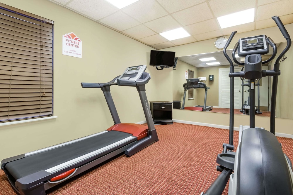 Hawthorn Suites By Wyndham Columbus North 11/25