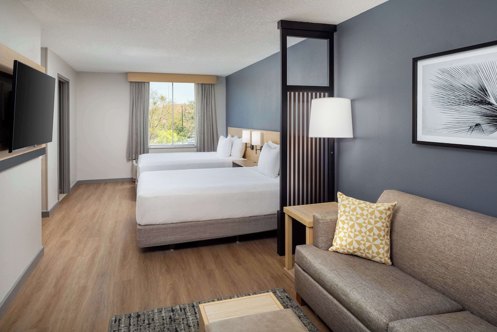 Hyatt Place Lake Mary Orlando North 11/53