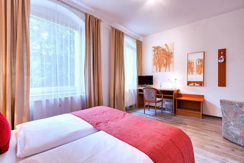 ROOM, TRIPLE