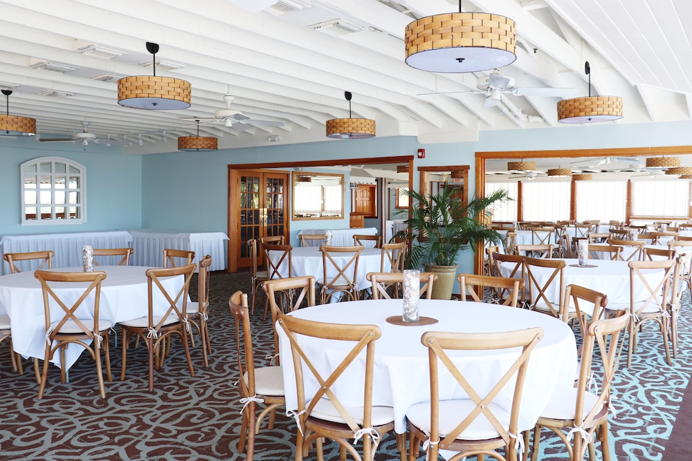 Capt Hiram S Resort 44/59