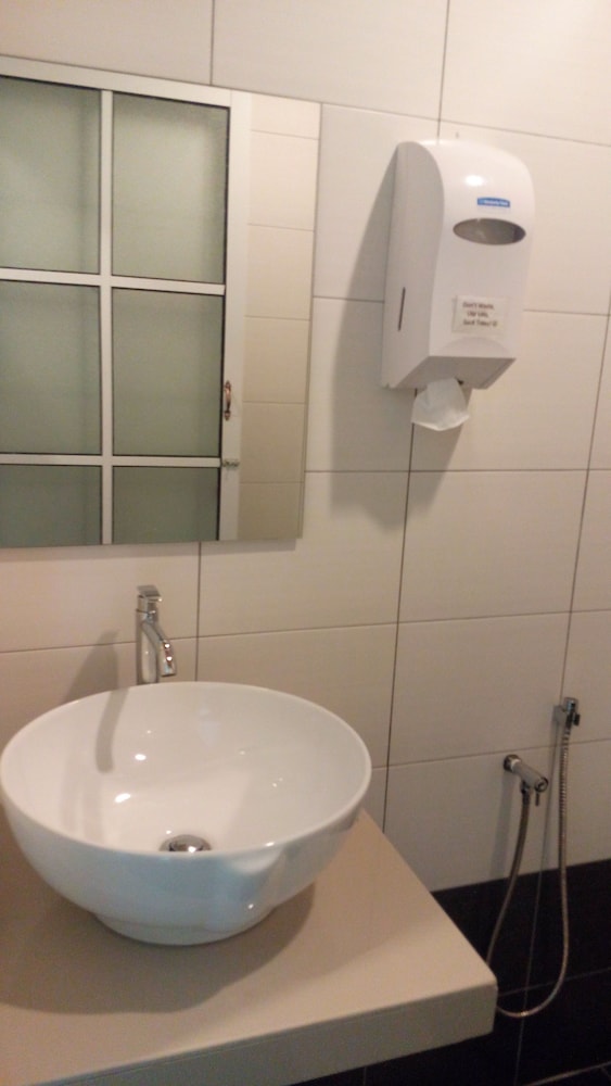 Hong Kong Hotel 28/70