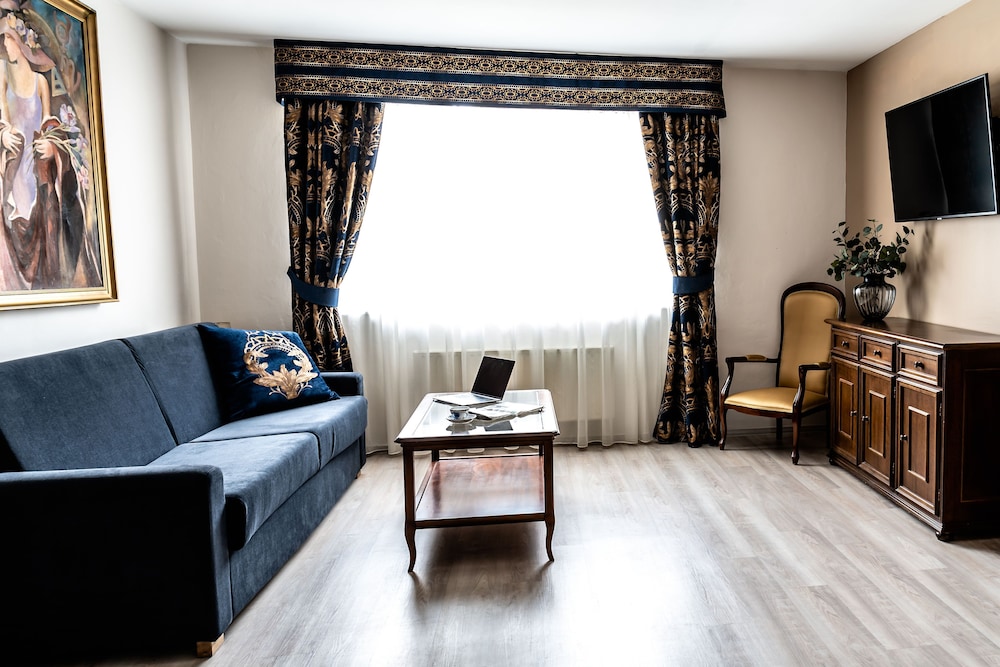 Hotel Julian 15/29