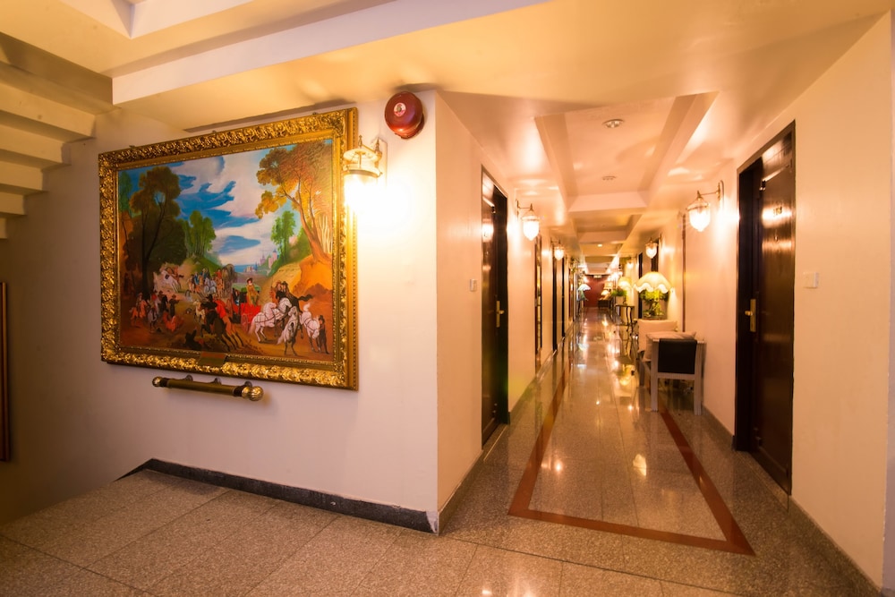 Diamond City Hotel 56/72