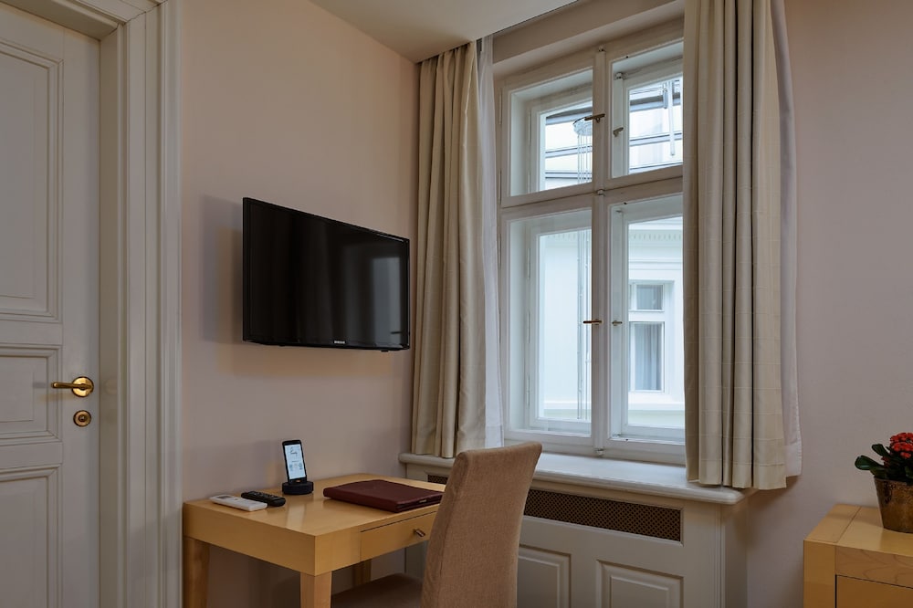 Ventana Hotel Prague 46/71