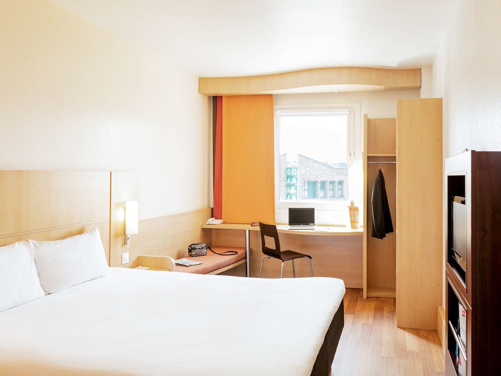 IBIS OVIEDO 18/59