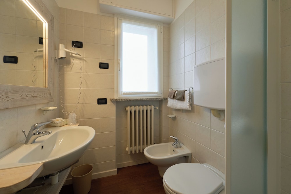 Albergo Moderno 46/50