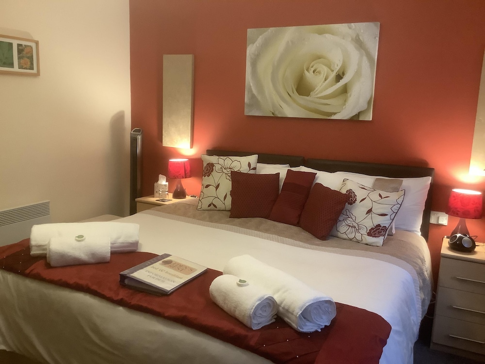 Rose, Double or Twin Bed, Private Bathroom