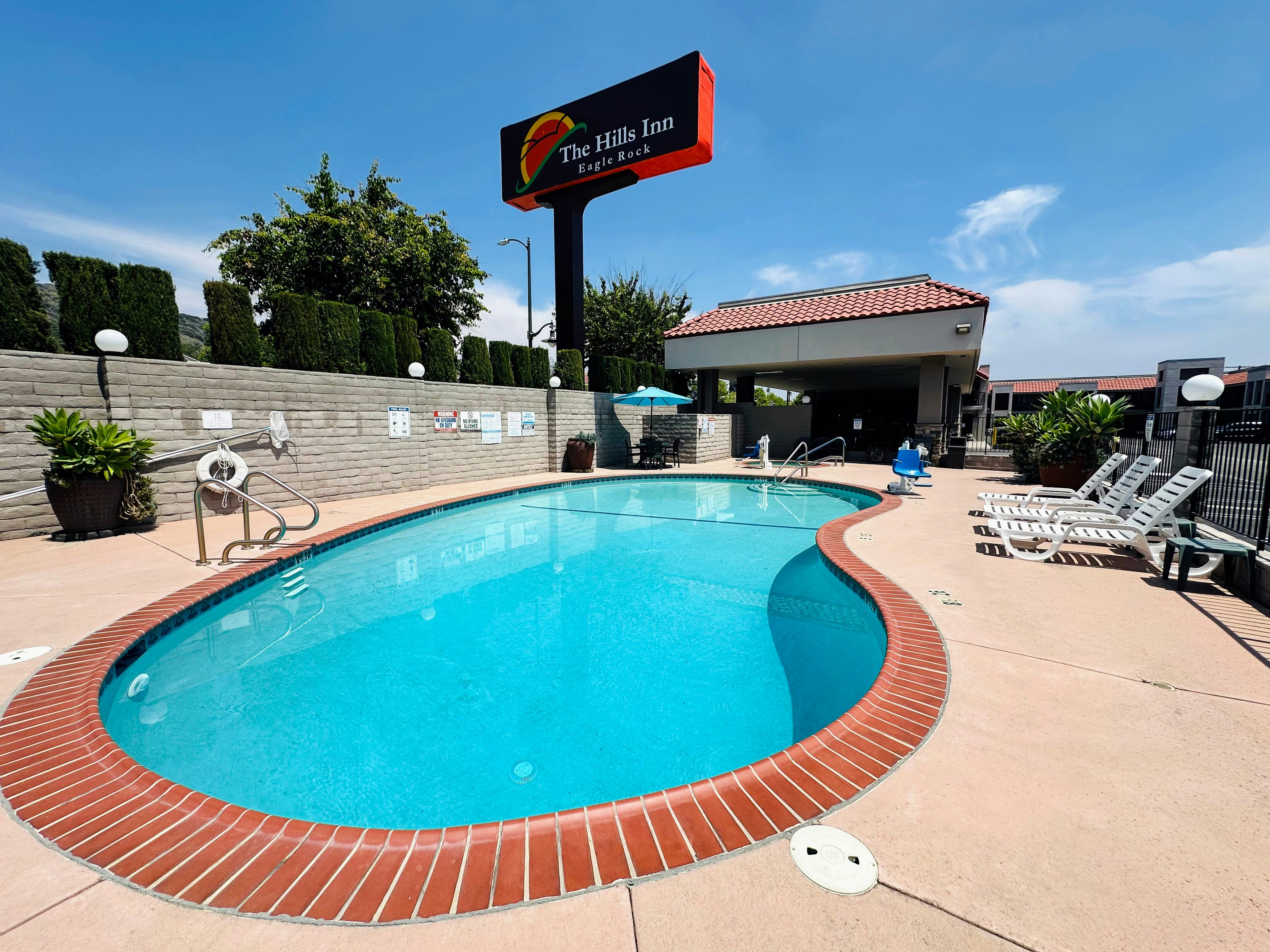 The Hills Inn Eagle Rock 51/55