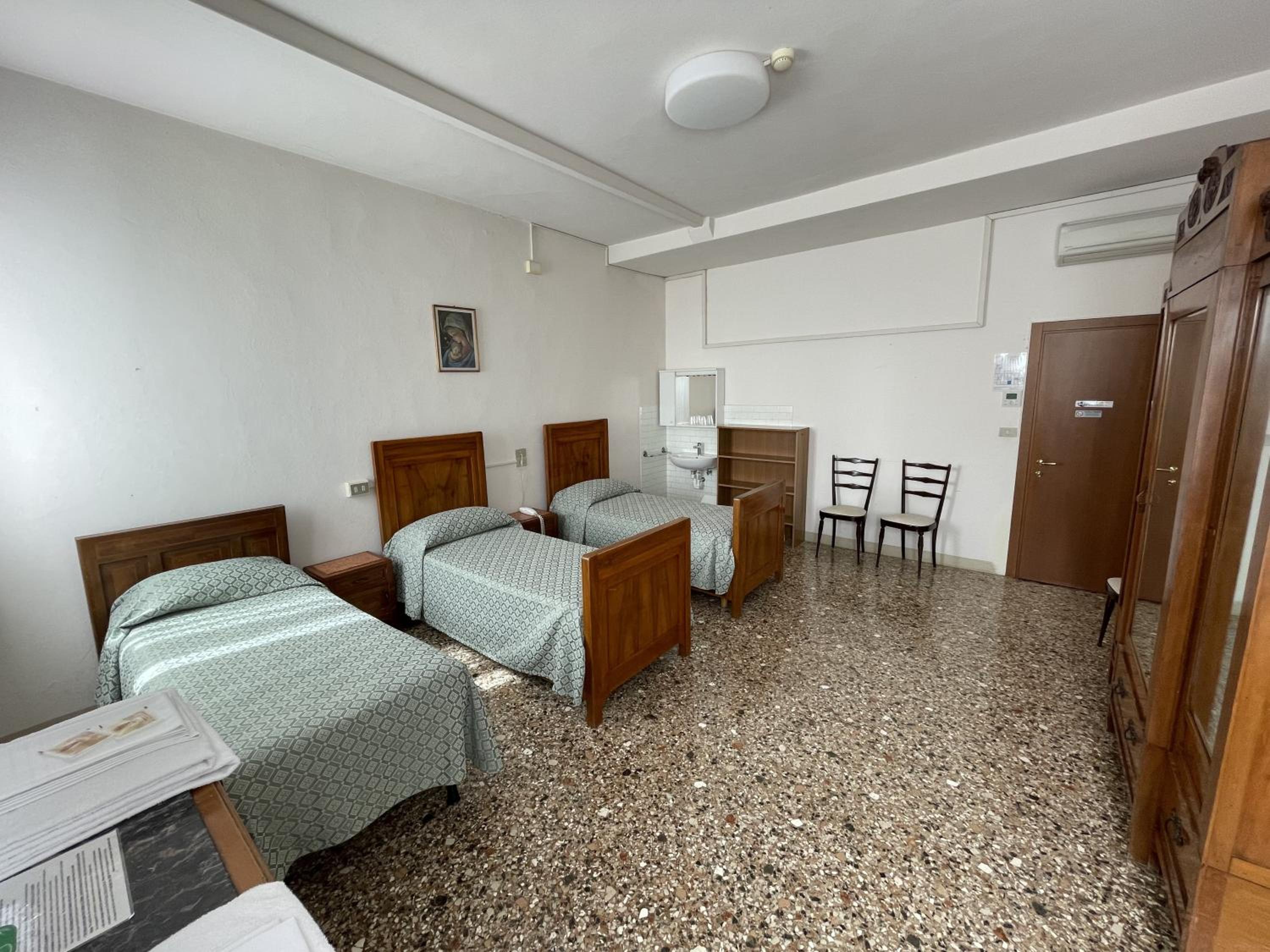 Room, Triple, External Bathroom