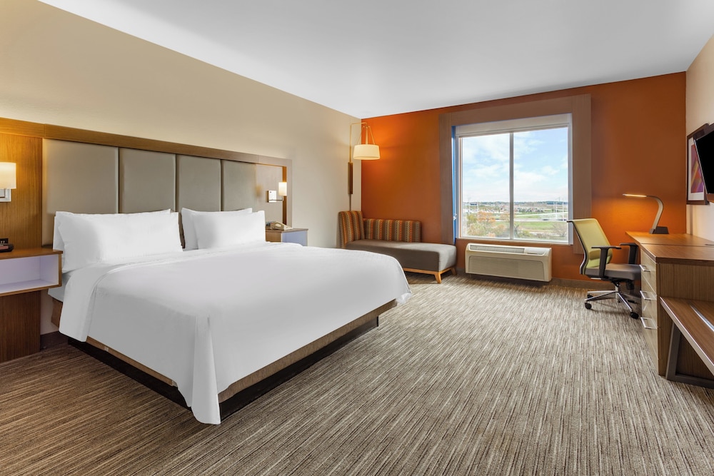 Holiday Inn Express Rockford Loves Park 24/65