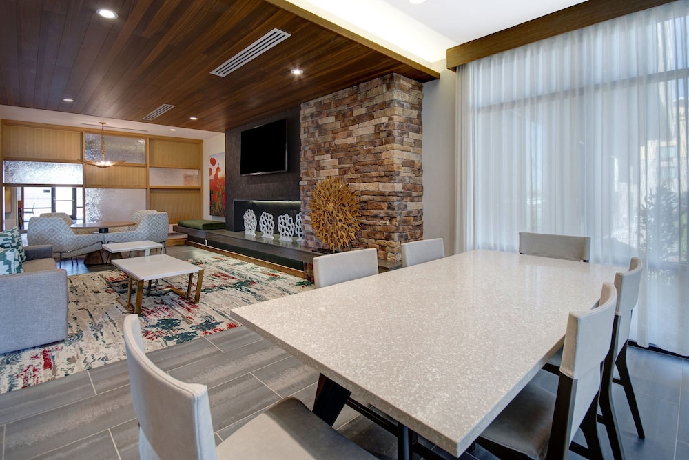 Fairfield Inn & Suites Lancaster Palmdale 26/34