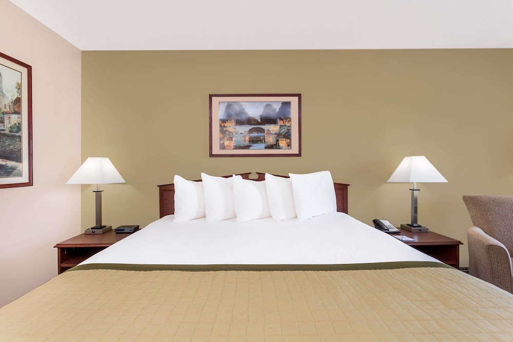 Baymont By Wyndham Albany At Albany Mall 10/22