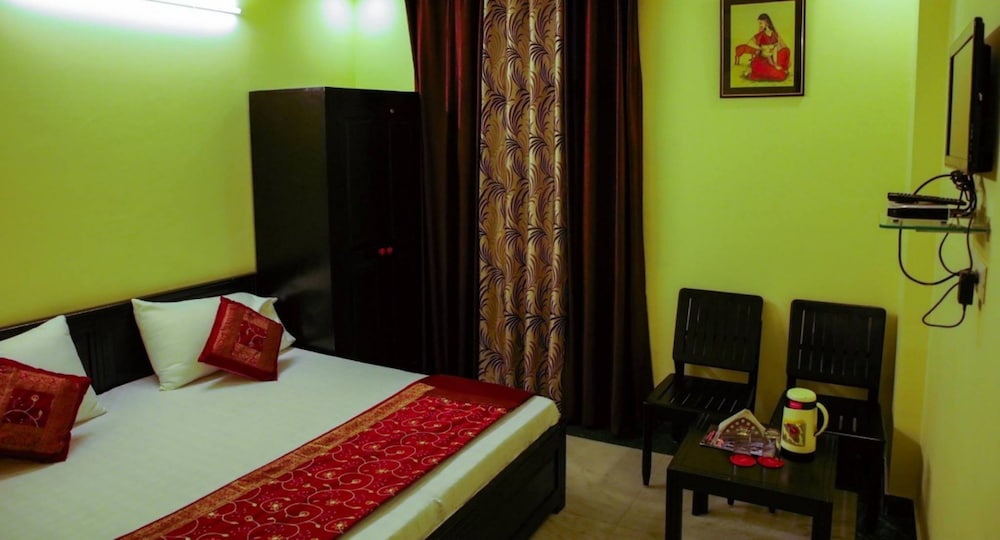 Nahar Singh Haveli 17/47
