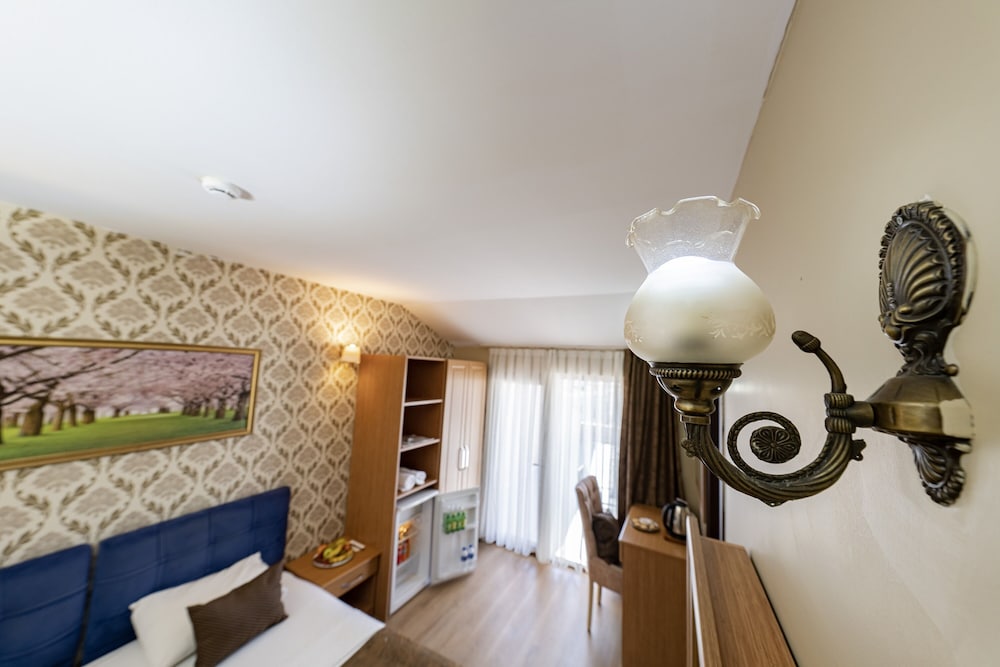 Konur Hotel 36/50