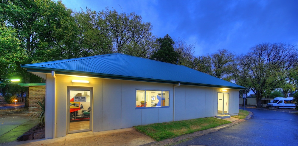 EUREKA STOCKADE HOLIDAY PARK 3/80