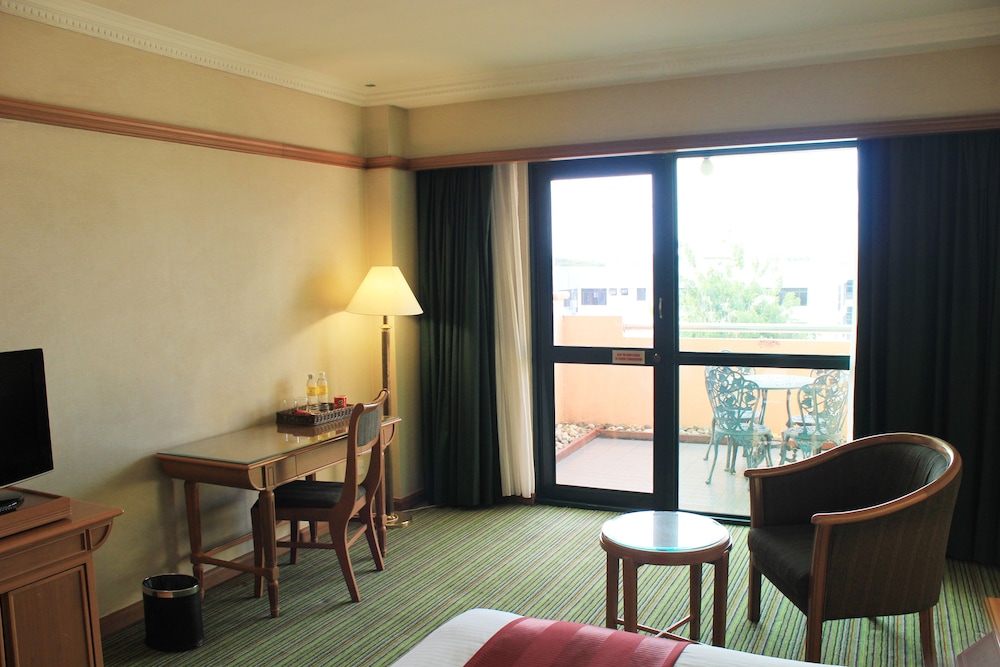 Grand Palace Hotel 32/39
