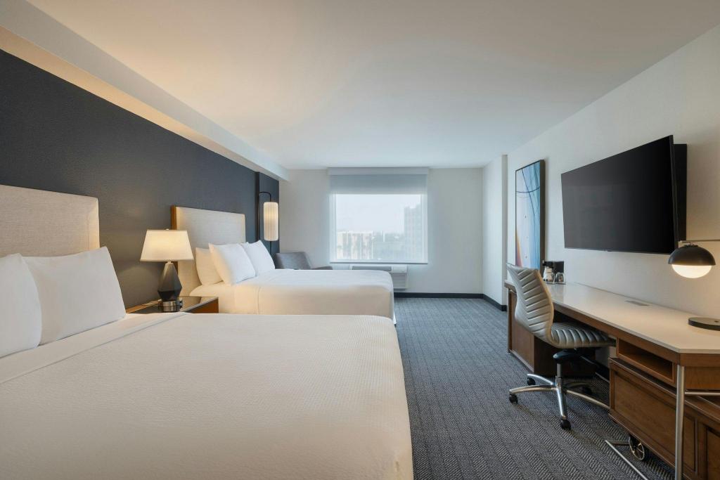 2 Queen Beds, Guest room, 2 Queens, City View