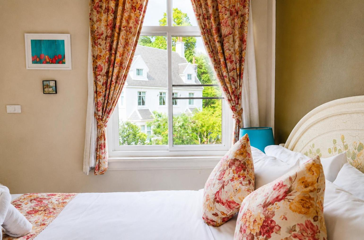 Hillsborough The English Country House 9/50