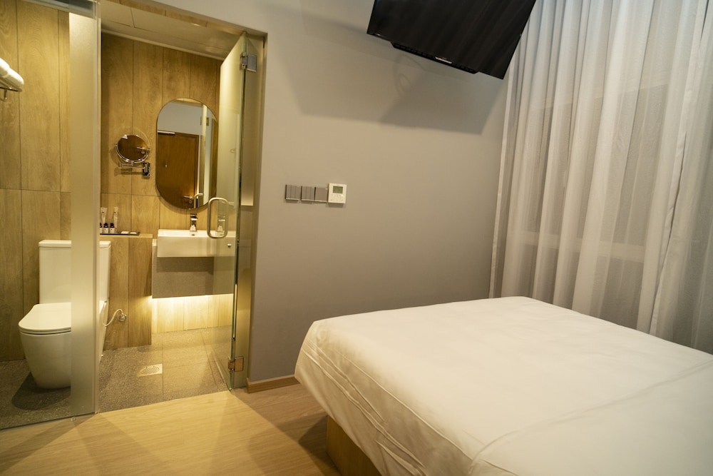 SUPERIOR, DELUXE, QUEEN BED, NEW WING