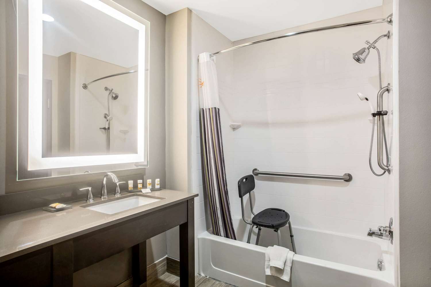La Quinta Inn & Suites By Wyndham Ponca City 42/45