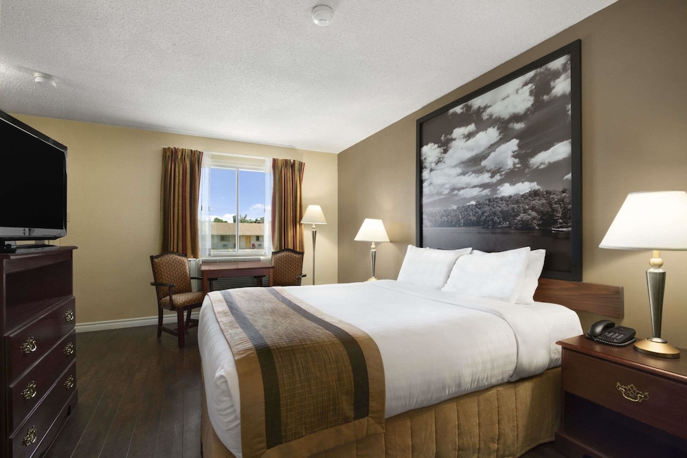 Super 8 by Wyndham Brockville 12/42