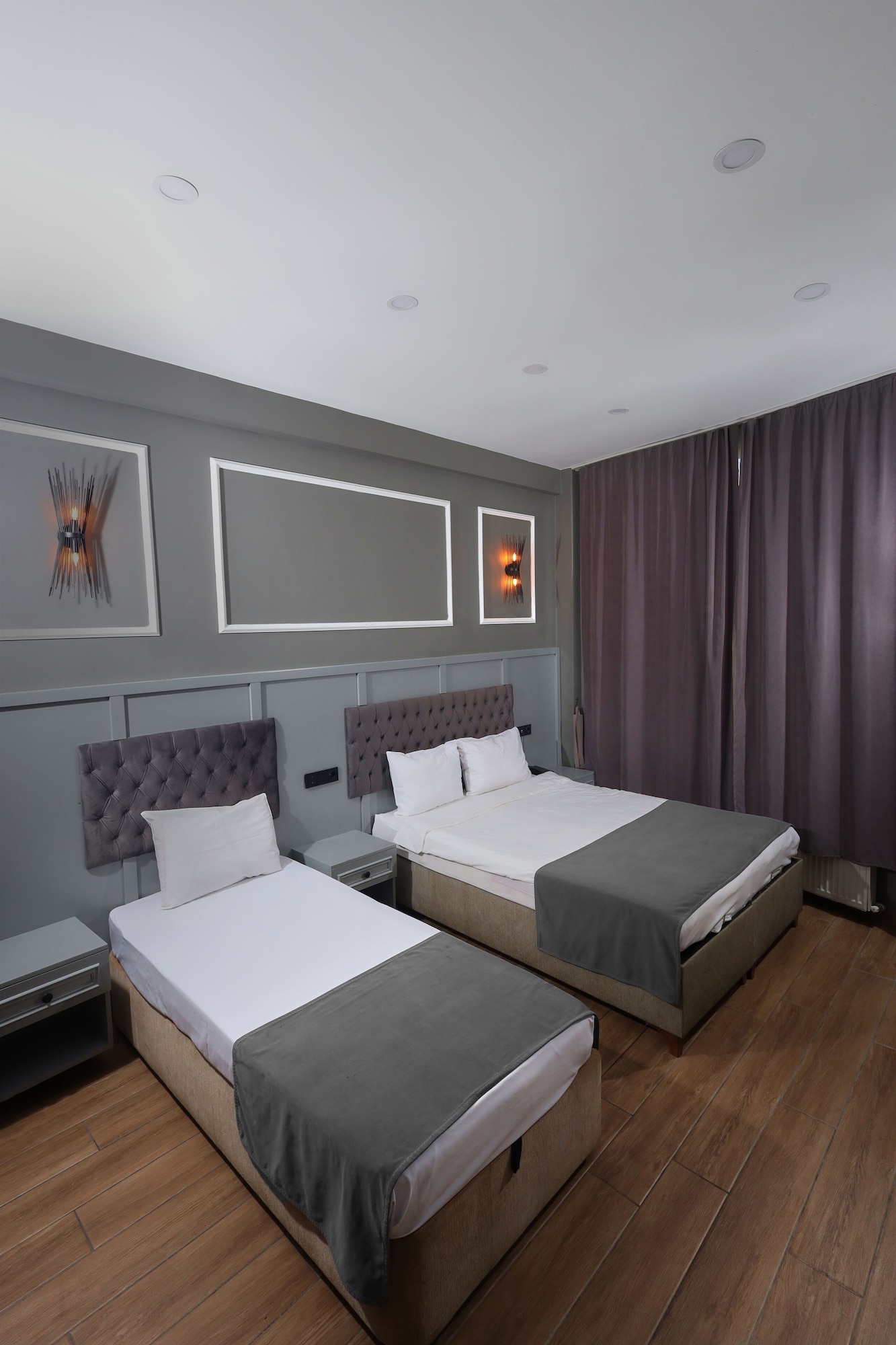 ROOM, QUADRUPLE