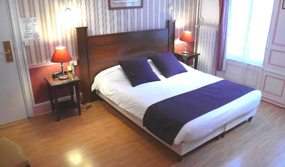 Brit Hotel Les Comtes de Champagne Centre Historique 11/50