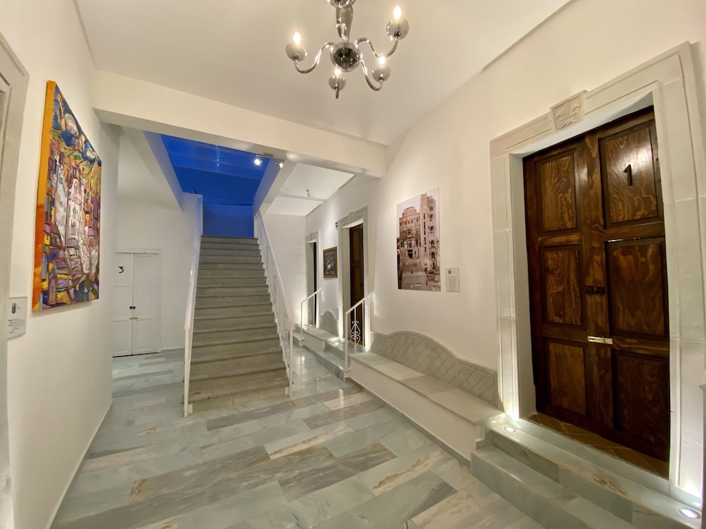 Hotel Universidad 5/50