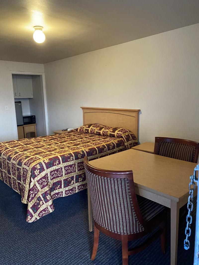 New West Motel 10/15