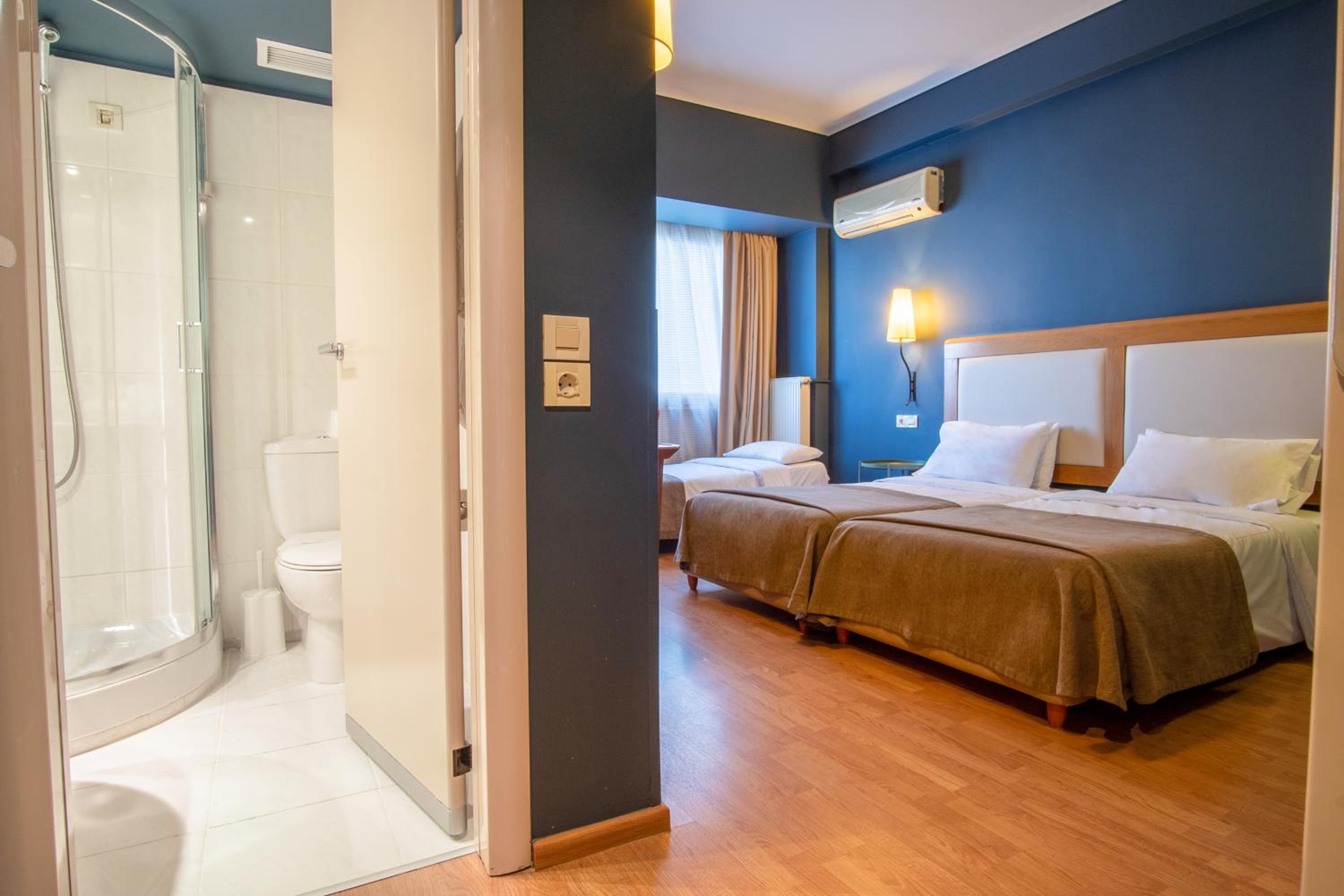 TRIPLE ROOM