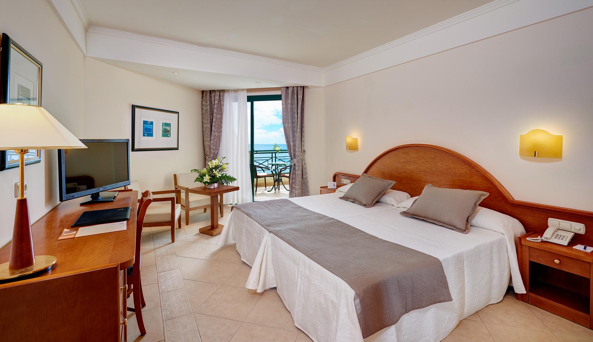 Standard, Side Sea View, Balcony or Terrace