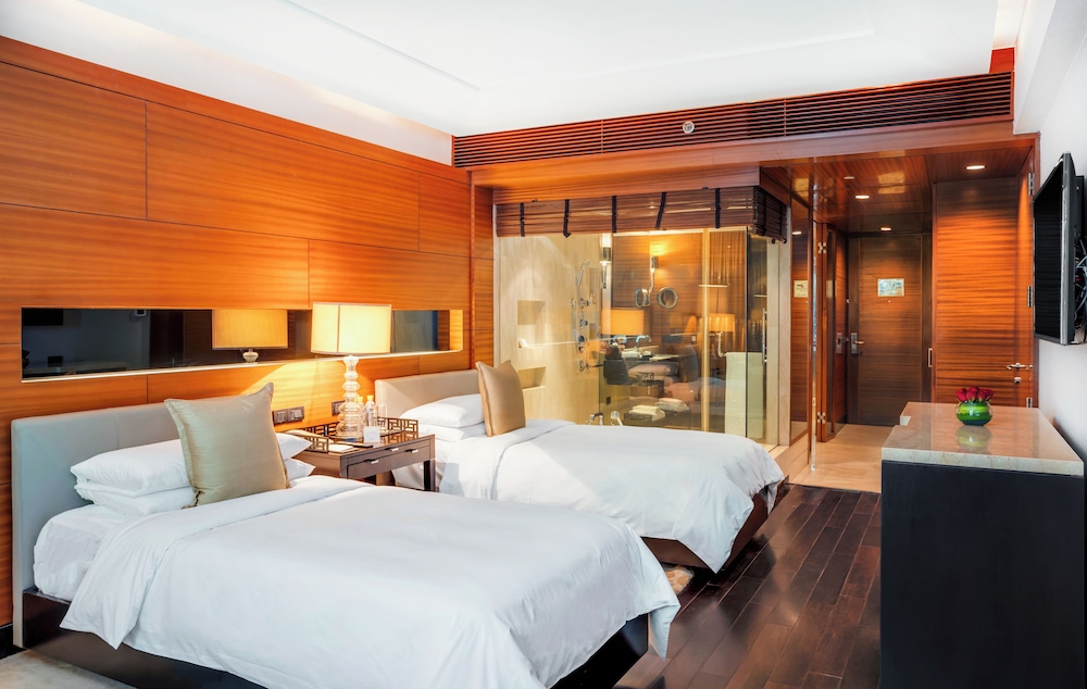 DELUXE, TWIN BEDS