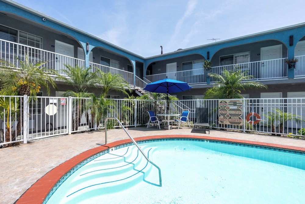 Hollywood City Inn 8/60
