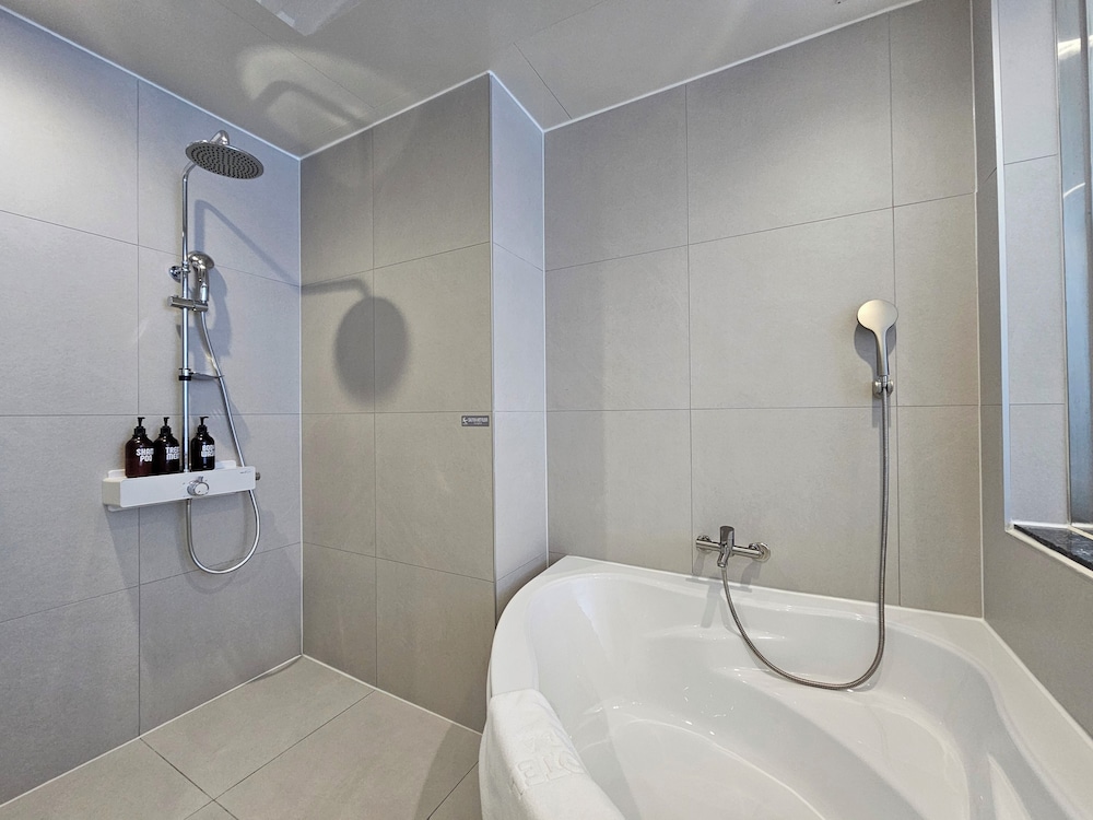 Songjeong Olla Hotel 48/50