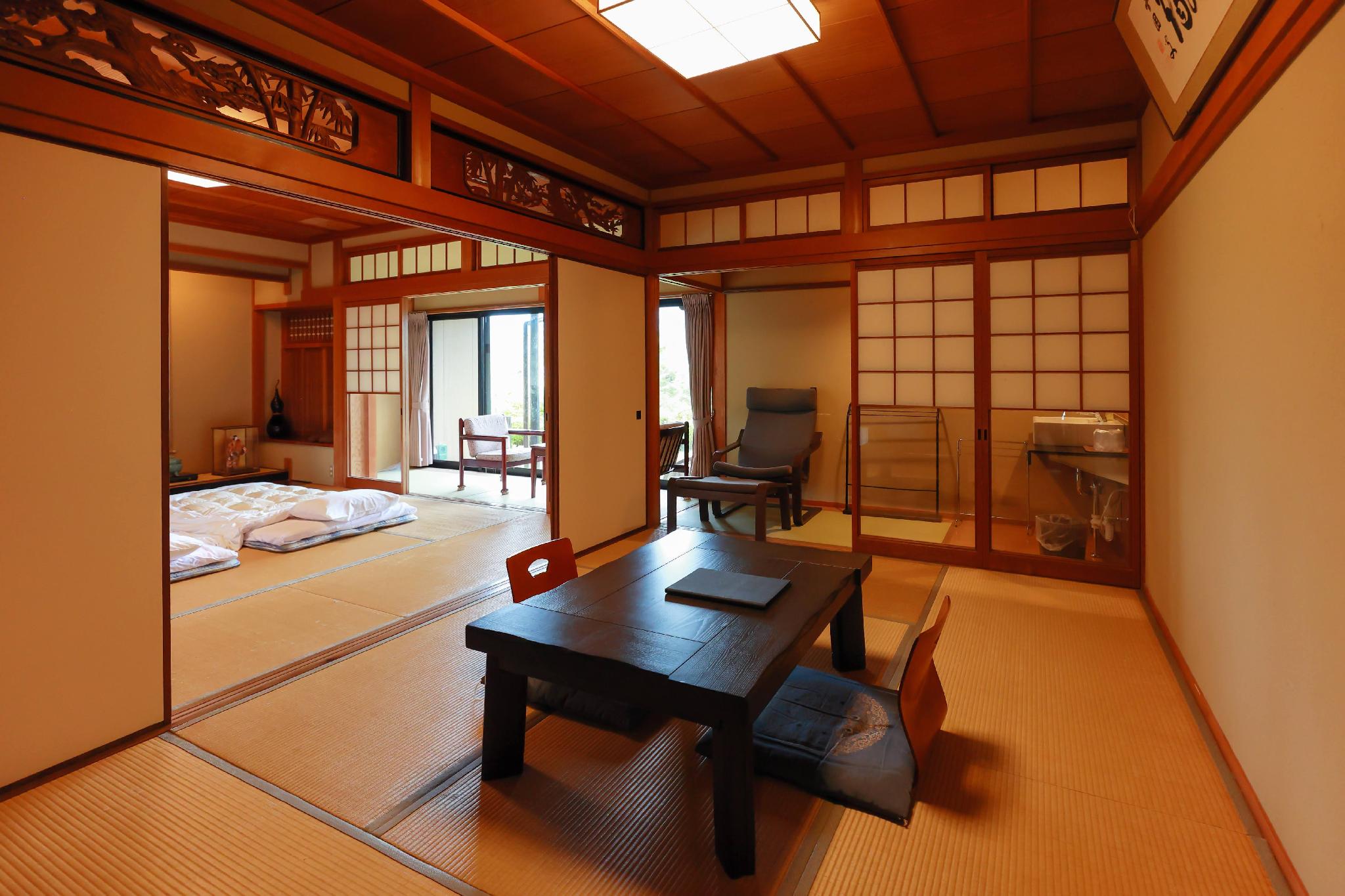 Adjoining, Japanese, Ocean View