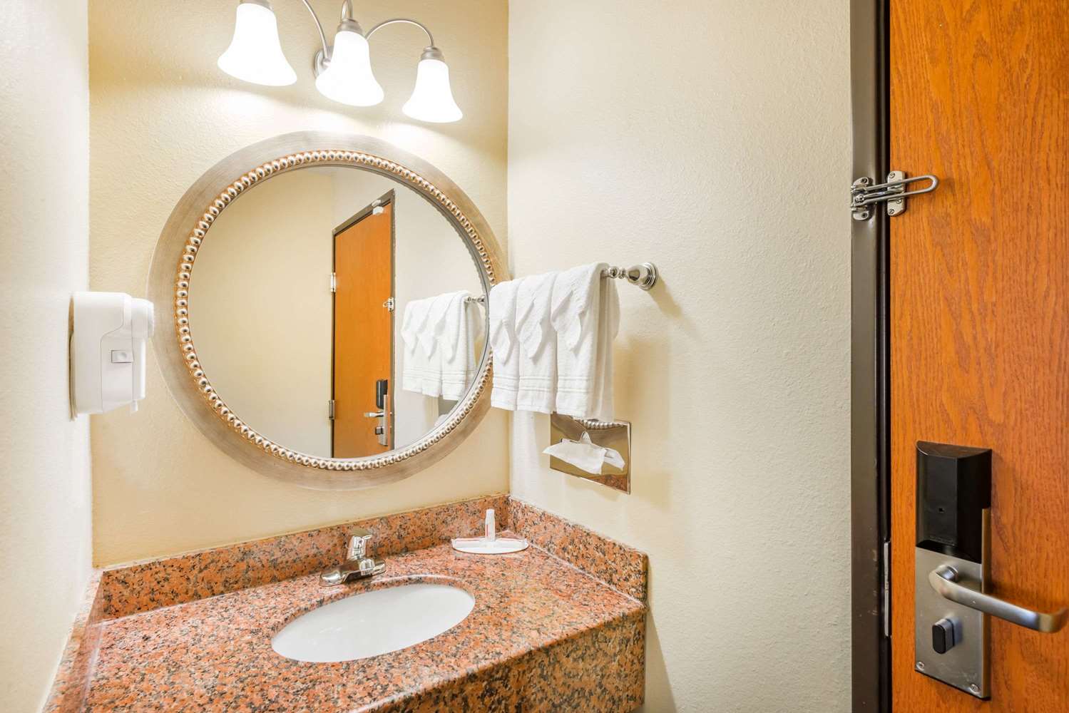 Super 8 By Wyndham Jacksonville 7/9