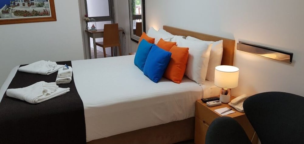 SCARBOROUGH BEACH RESORT 32/72
