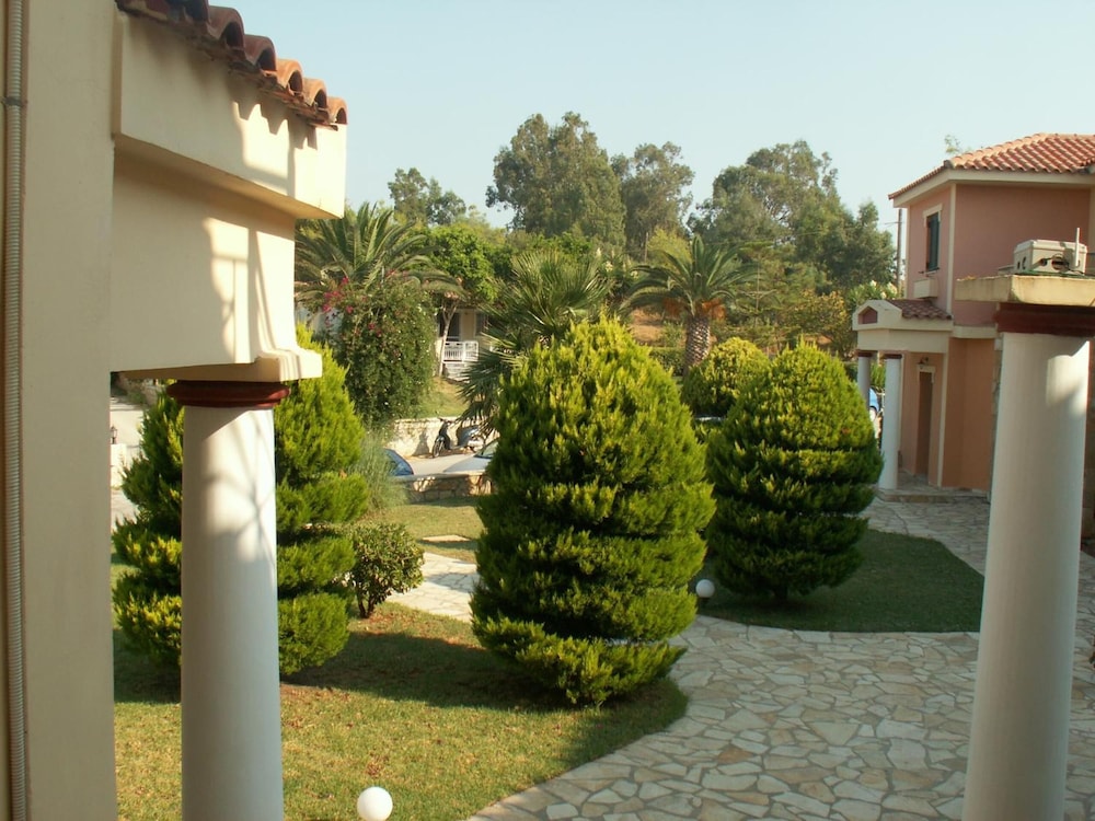 Elanthi Village Hotel 73/85