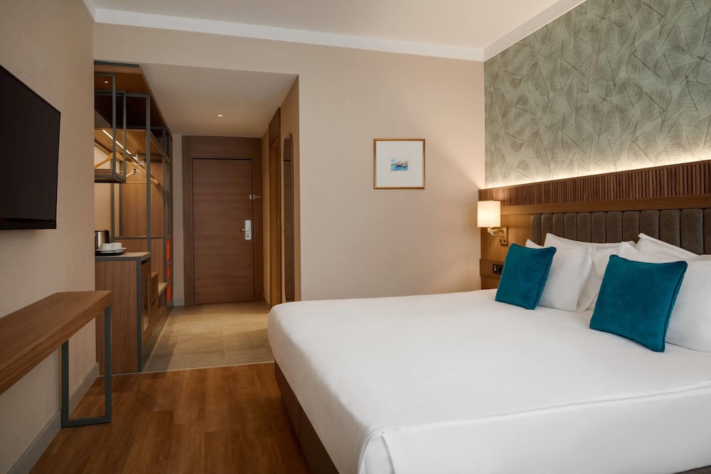 Inner, Garden, Standard, King Bed, Sofa، Ramada Encore by Wyndham Konya Karatay 3/8