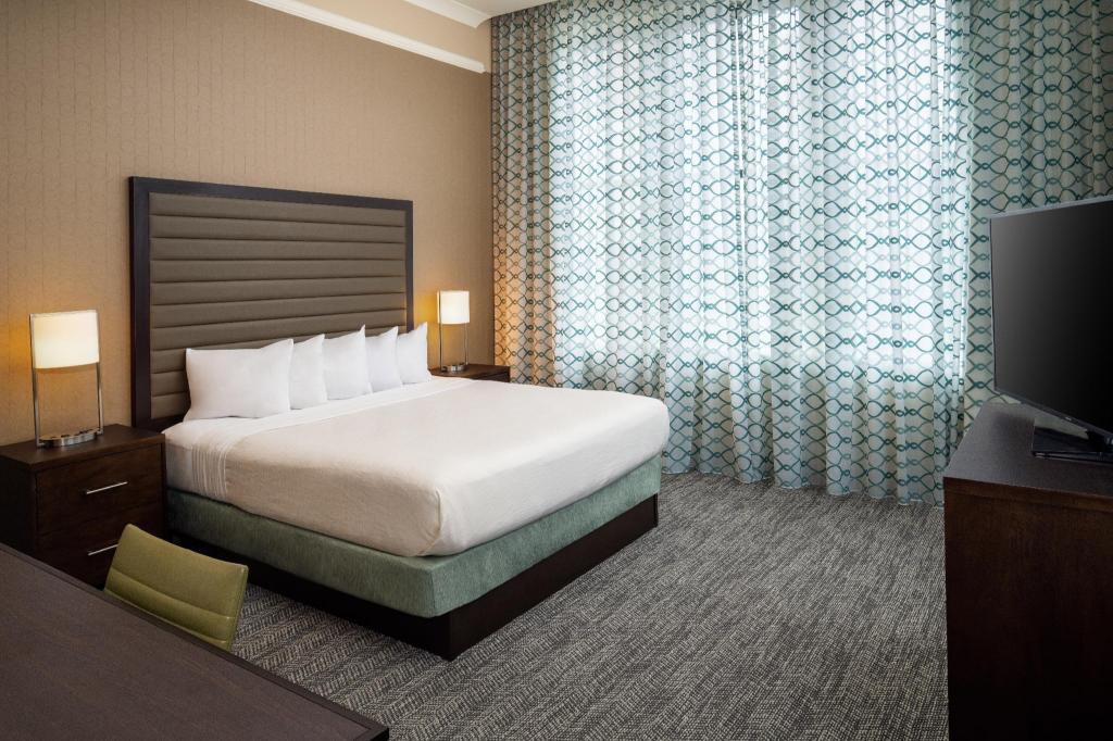 PREMIUM, KING BED, ACCESSIBLE