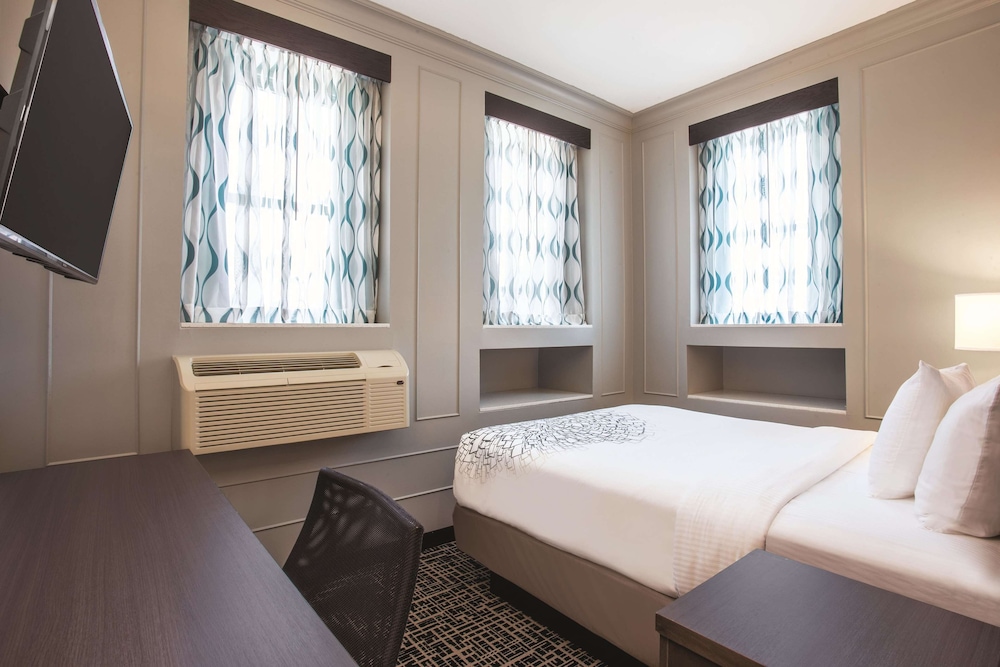 La Quinta Inn & Suites by Wyndham Baltimore Downtown 17/38