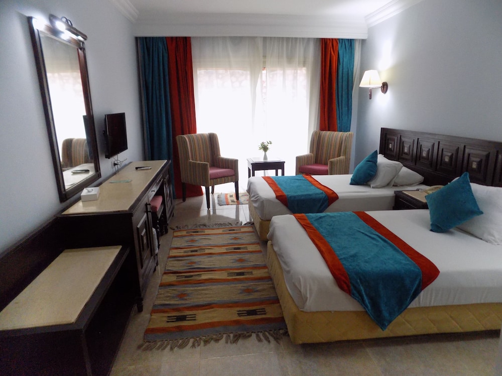 Turquoise Beach Hotel 9/50